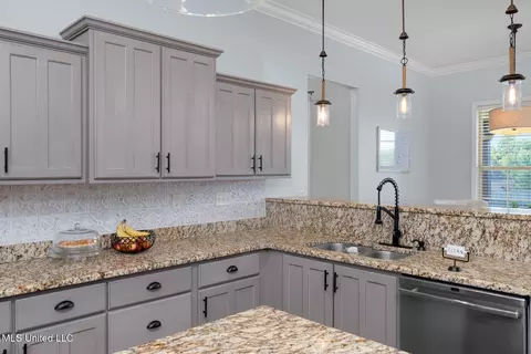 Kitchen - 608 Shadow View Dr, Hernando, MS 38632 photo 2 of 4