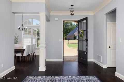 Entry Way - 608 Shadow View Dr, Hernando, MS 38632 photo 2 of 5