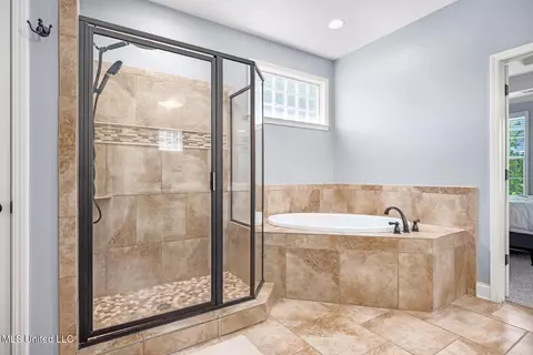 Bath - 608 Shadow View Dr, Hernando, MS 38632 photo 3 of 5
