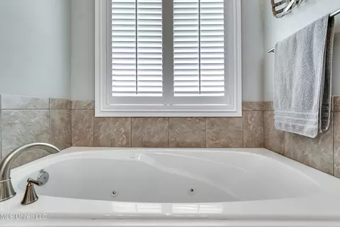 Bath - 237 Buckhead Dr, Madison, MS 39110 photo 2 of 4