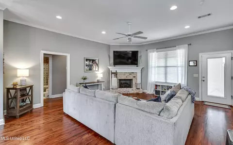Living - 237 Buckhead Dr, Madison, MS 39110 photo 3 of 4