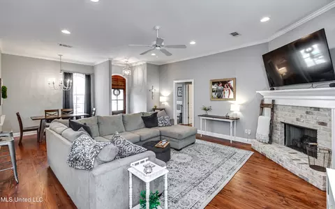 Living - 237 Buckhead Dr, Madison, MS 39110 photo 2 of 4