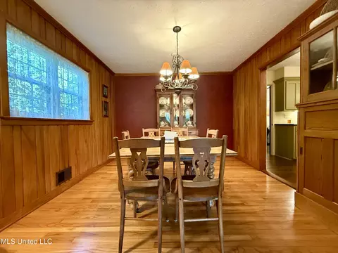 Dining - 901 Morningside Dr, Brookhaven, MS 39601 photo 3 of 3
