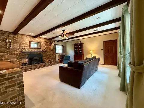 Living - 901 Morningside Dr, Brookhaven, MS 39601 photo 1 of 5