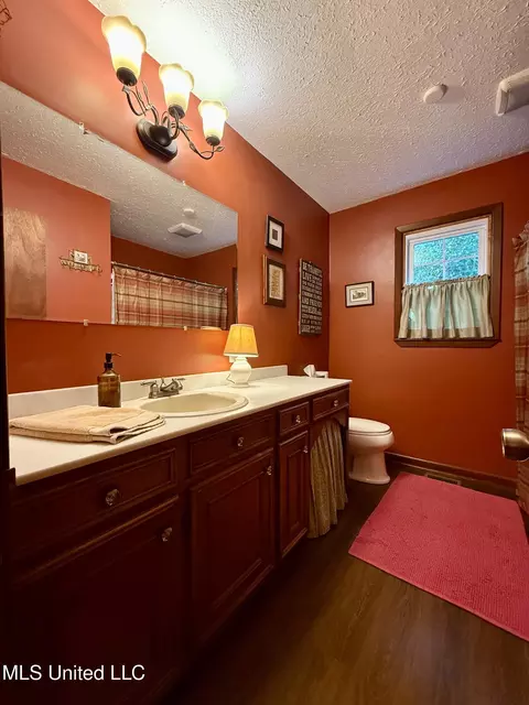Bath - 901 Morningside Dr, Brookhaven, MS 39601 photo 4 of 5