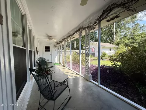 Exterior - 901 Morningside Dr, Brookhaven, MS 39601 photo 2 of 13