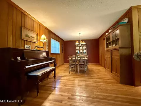 Dining - 901 Morningside Dr, Brookhaven, MS 39601 photo 2 of 3
