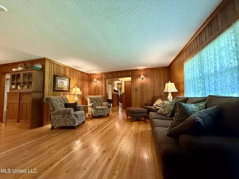 Living - 901 Morningside Dr, Brookhaven, MS 39601 photo 5 of 5