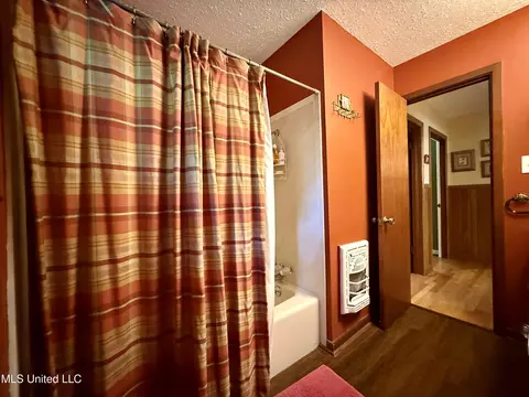 Bath - 901 Morningside Dr, Brookhaven, MS 39601 photo 5 of 5
