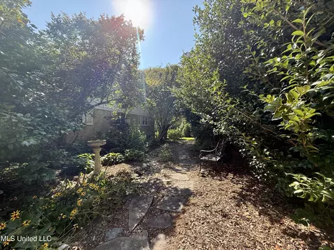 Exterior - 901 Morningside Dr, Brookhaven, MS 39601 photo 10 of 13