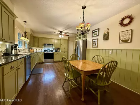 Kitchen - 901 Morningside Dr, Brookhaven, MS 39601 photo 1 of 5