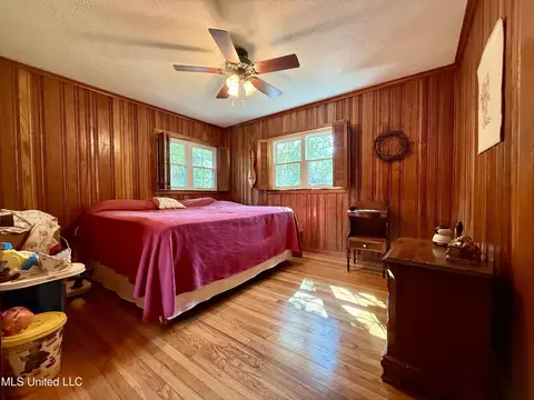 Bedroom - 901 Morningside Dr, Brookhaven, MS 39601 photo 4 of 5