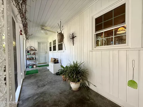 Exterior - 901 Morningside Dr, Brookhaven, MS 39601 photo 3 of 13