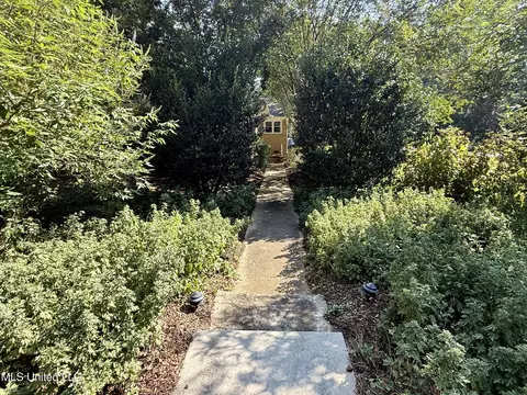 Exterior - 901 Morningside Dr, Brookhaven, MS 39601 photo 8 of 13