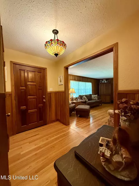 Entry Way - 901 Morningside Dr, Brookhaven, MS 39601 photo 1 of 2