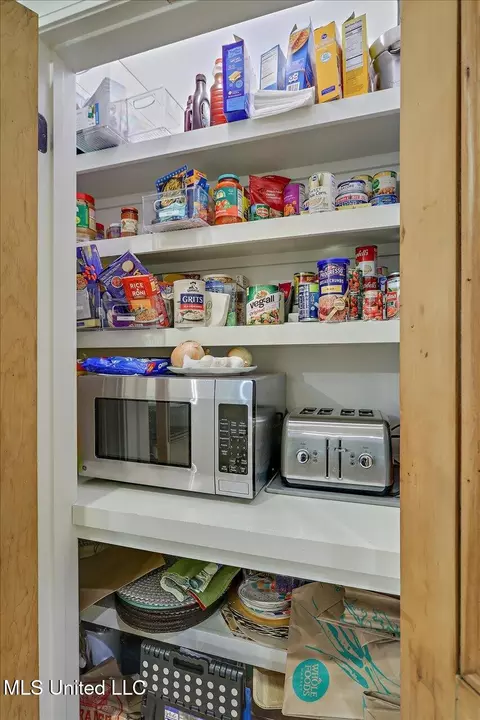 Kitchen - 3844 Hawthorne Dr, Jackson, MS 39206 photo 6 of 6