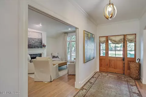 Entry Way - 3844 Hawthorne Dr, Jackson, MS 39206 photo 3 of 8