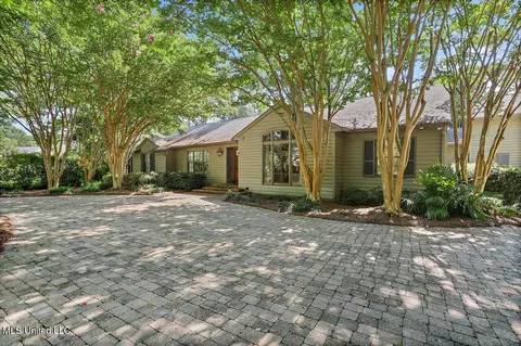 Exterior - 3844 Hawthorne Dr, Jackson, MS 39206 photo 3 of 19
