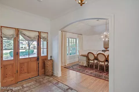 Entry Way - 3844 Hawthorne Dr, Jackson, MS 39206 photo 2 of 8