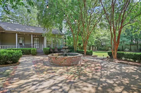 Exterior - 3844 Hawthorne Dr, Jackson, MS 39206 photo 10 of 19