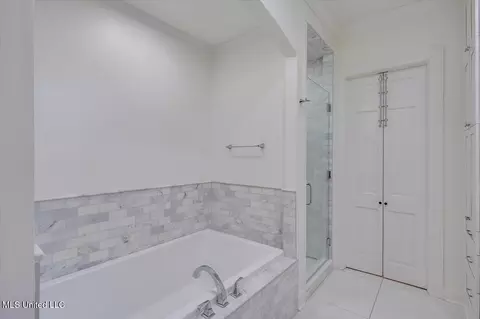Bath - 3844 Hawthorne Dr, Jackson, MS 39206 photo 3 of 6