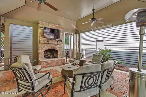Exterior - 3844 Hawthorne Dr, Jackson, MS 39206 photo 13 of 19