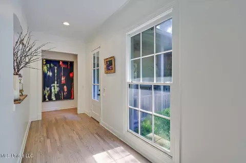 Entry Way - 3844 Hawthorne Dr, Jackson, MS 39206 photo 5 of 8