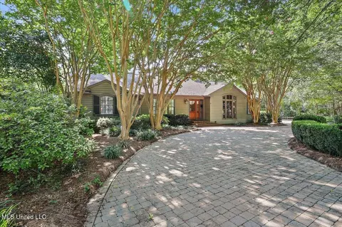 Exterior - 3844 Hawthorne Dr, Jackson, MS 39206 photo 2 of 19