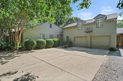 Exterior - 3844 Hawthorne Dr, Jackson, MS 39206 photo 5 of 19