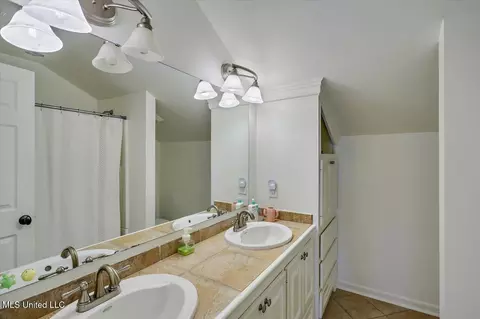 Bath - 3844 Hawthorne Dr, Jackson, MS 39206 photo 6 of 6