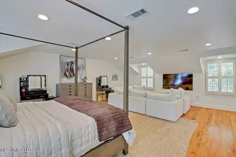 Bedroom - 3844 Hawthorne Dr, Jackson, MS 39206 photo 7 of 8
