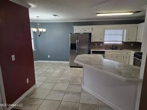 Kitchen - 909 Eagles Nest Dr, Byram, MS 39272 photo 1 of 3