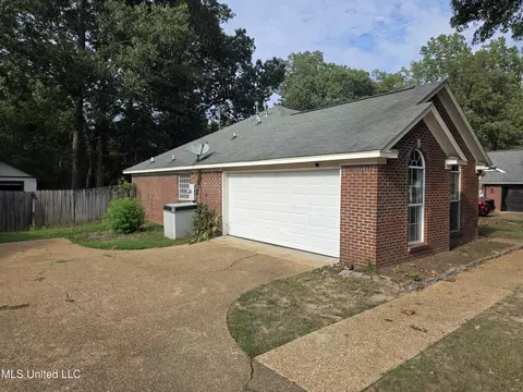 Exterior - 909 Eagles Nest Dr, Byram, MS 39272 photo 3 of 5