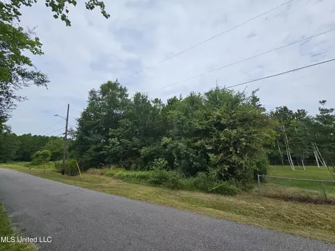 118 Chagnard St, Waveland, MS 39576