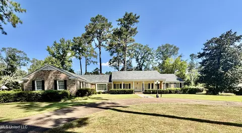 2700 Seminole Dr, Mccomb, MS 39648