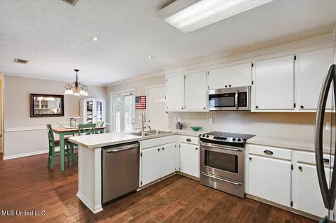 Kitchen - 6002 Maplewood, Flowood, MS 39232 photo 3 of 3