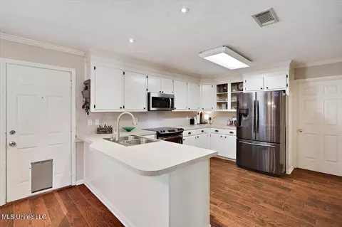 Kitchen - 6002 Maplewood, Flowood, MS 39232 photo 1 of 3