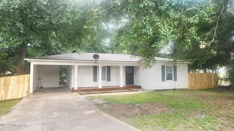 225 Sgt Prentiss Dr, Natchez, MS 39120