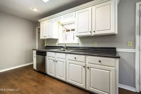 Kitchen - 700 Bay Tree Dr, Flowood, MS 39232 photo 2 of 3