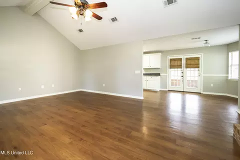 Living - 700 Bay Tree Dr, Flowood, MS 39232 photo 3 of 4