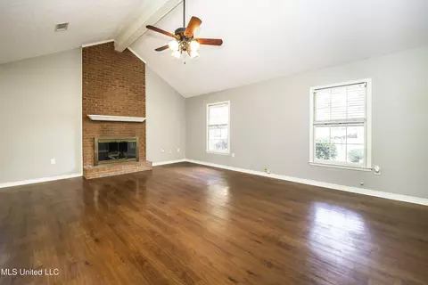 Living - 700 Bay Tree Dr, Flowood, MS 39232 photo 2 of 4