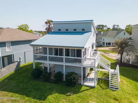 111 Willow Ln, Pass Christian, MS 39571