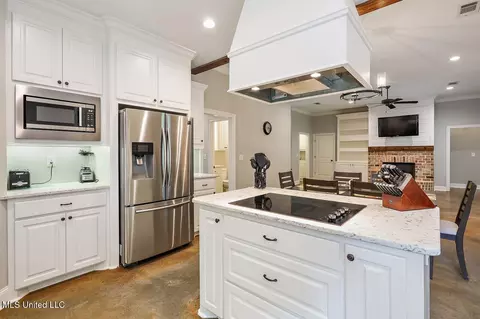 Kitchen - 424 Copper Ridge Dr, Florence, MS 39073 photo 2 of 4