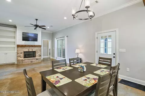 Dining - 424 Copper Ridge Dr, Florence, MS 39073 photo 1 of 2