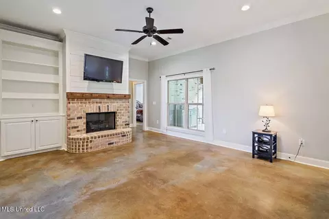 Living - 424 Copper Ridge Dr, Florence, MS 39073 photo 2 of 2