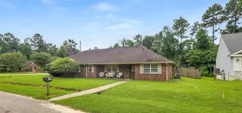 9722 Kini St, Diamondhead, MS 39525