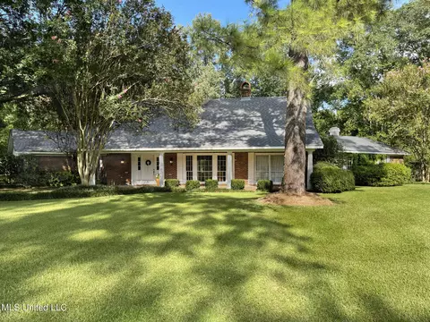 2357 Twin Lakes Cir, Jackson, MS 39211