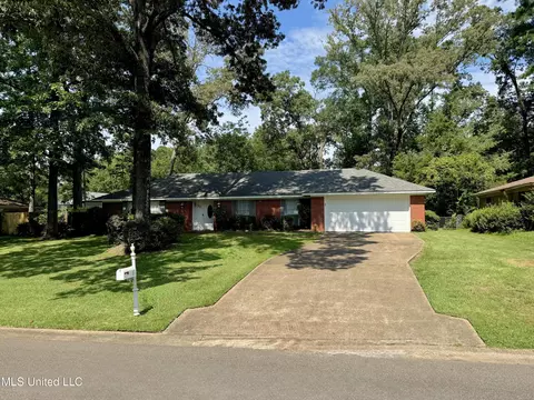 Exterior - 37 Woodgate Dr, Brandon, MS 39042 photo 3 of 10