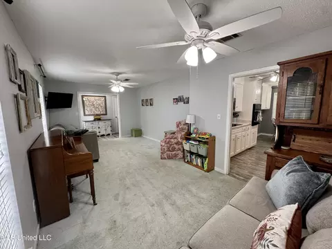 Living - 37 Woodgate Dr, Brandon, MS 39042 photo 2 of 3