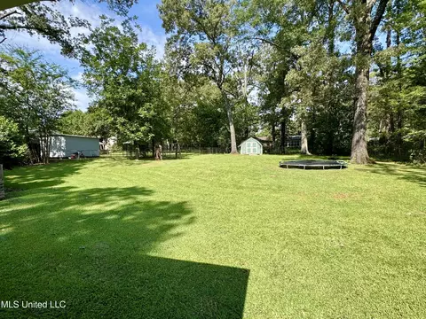 Exterior - 37 Woodgate Dr, Brandon, MS 39042 photo 9 of 10